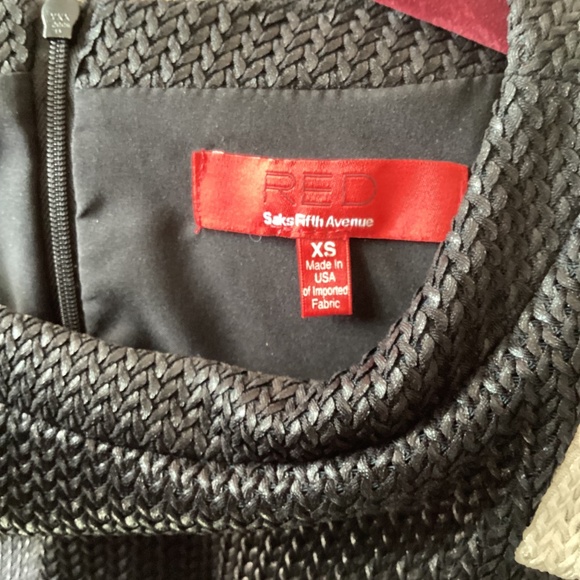 Woman’s black and white crop top - Picture 3 of 3